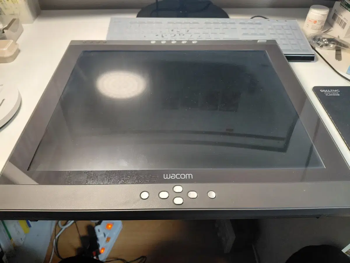 WACOM DTF-720A 부품용 수리용 전원은 들어왔었습니다.