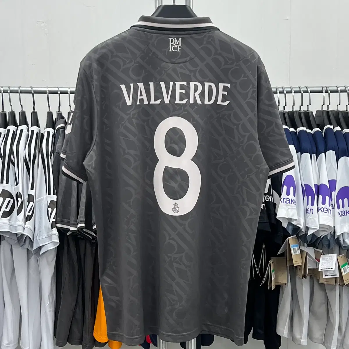24/25 레알 마드리드 써드 NO.8 발베르데 유니폼