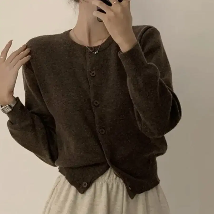 라운드넥 가디건 브라운 에이블리