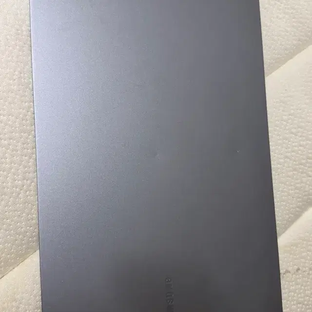 삼성 갤럭시북5 노트북 판매합니다.  * 모델: NT750XHD 계열 * CPU: Intel Core Ultra 5 225U * RAM: 16GB * SSD: 256GB * Win