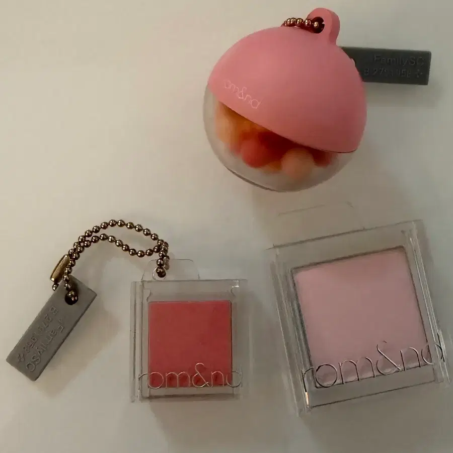 롬앤 쿨 볼류머 & 롬앤 화장품 키링 가챠 2종