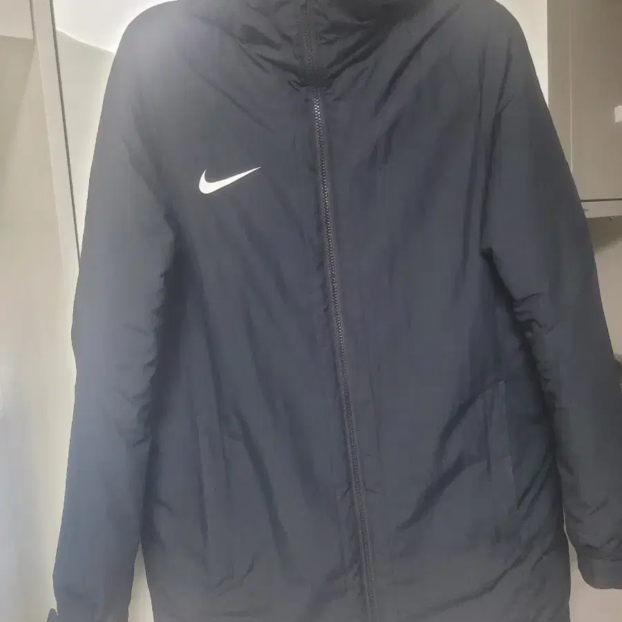 나이키 미들패딩 M 색상 불랙 남녀가능