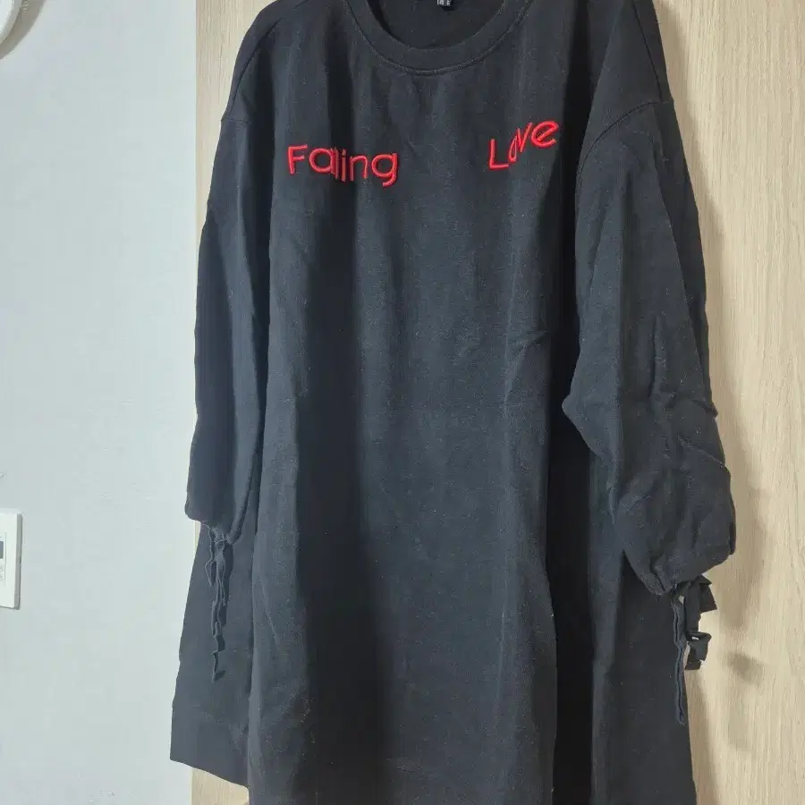 블랙 오버핏 맨투맨