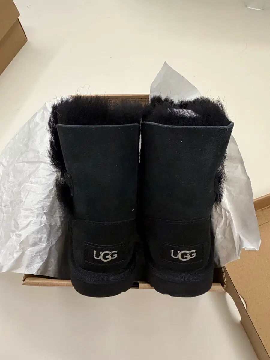 새상품 UGG 어그키즈 부츠 베일리버튼 블랙 140