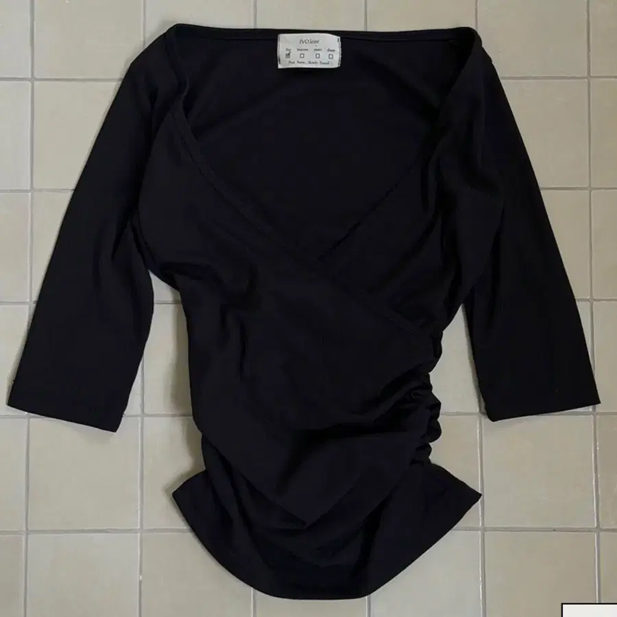 아이보렛 slim deep v neck T