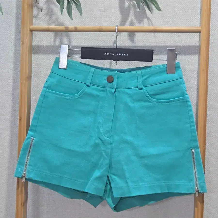 민트소라 반바지