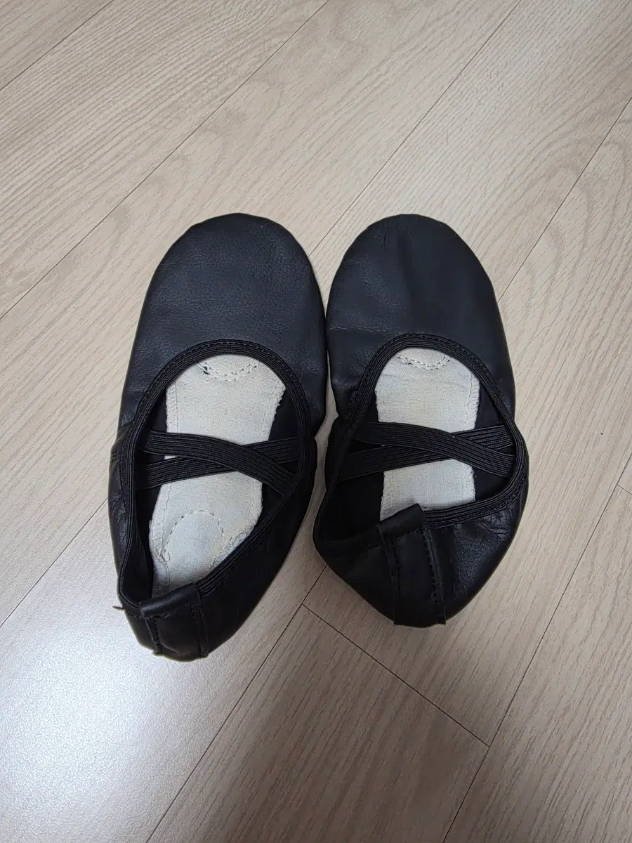 키즈 발레슈즈 2개 묶음 215 & 220 사이즈