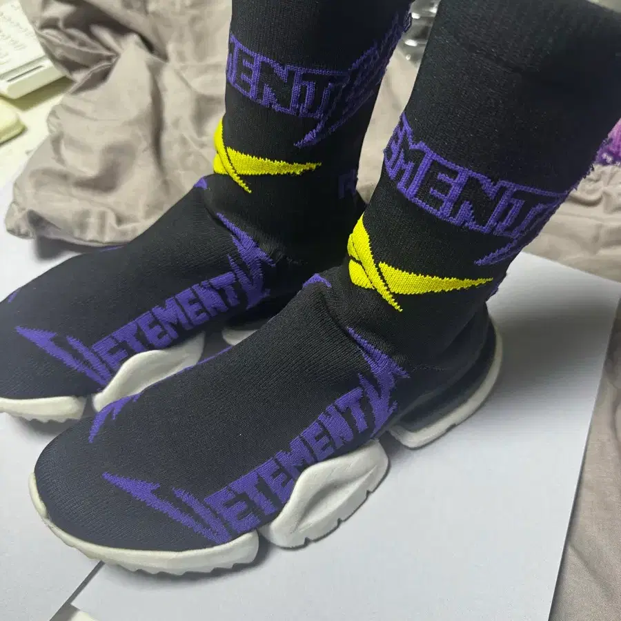 베트멍 VETEMENTS x 리복 Reebok 삭스 스니커즈 235
