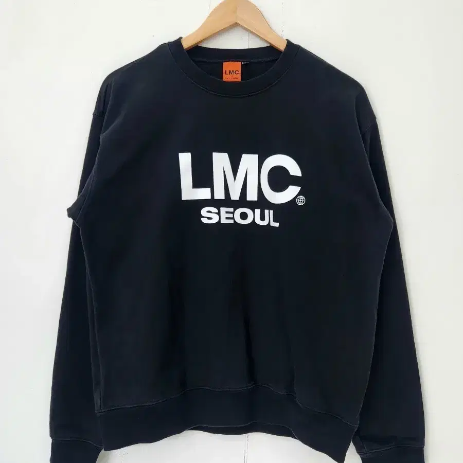 [S] LMC 엘엠씨 서울 메트로폴리탄 거버먼트 맨투맨 블랙