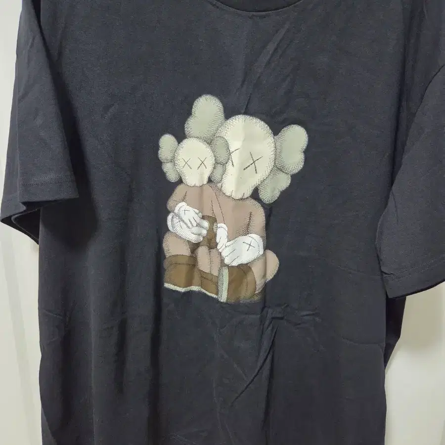 유니클로 KAWS UT 그래픽 티셔츠 블랙 4xl 중고