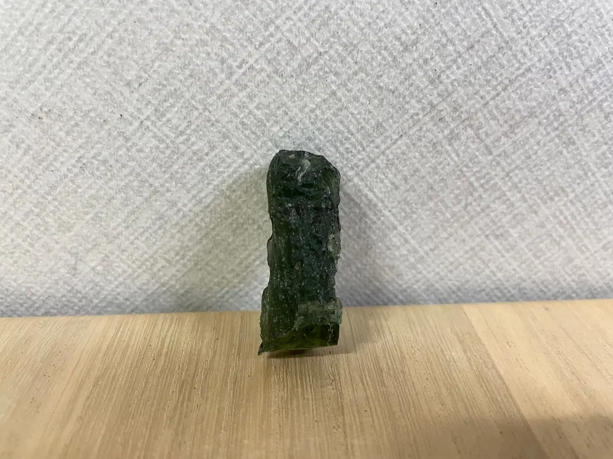 몰다바이트 원석