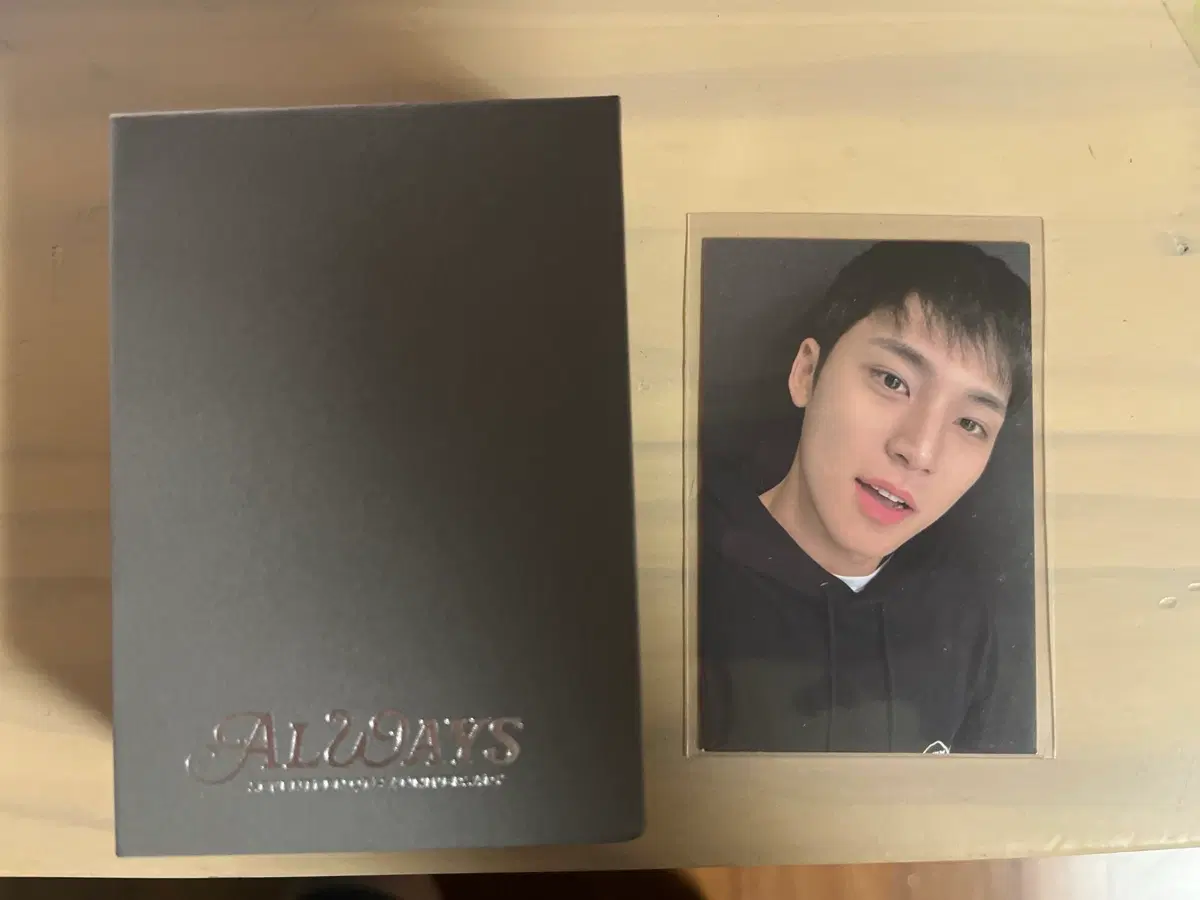 세븐틴 9주년 목걸이 민규 미개봉(하자X 포카포함) 양도