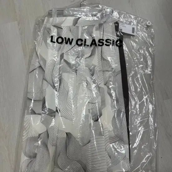 로우클래식 lowclassic PLEATS MIDI SKIRT 플리츠 스커트 치마