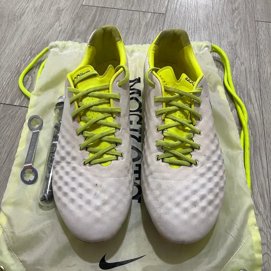 (보스니아산) 나이키 마지스타 오퍼스2 SG [285] 축구화