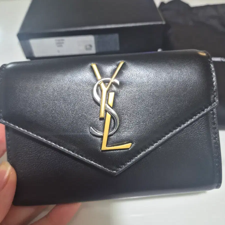 생로랑 YSL 금장 로고 블랙 카드지갑