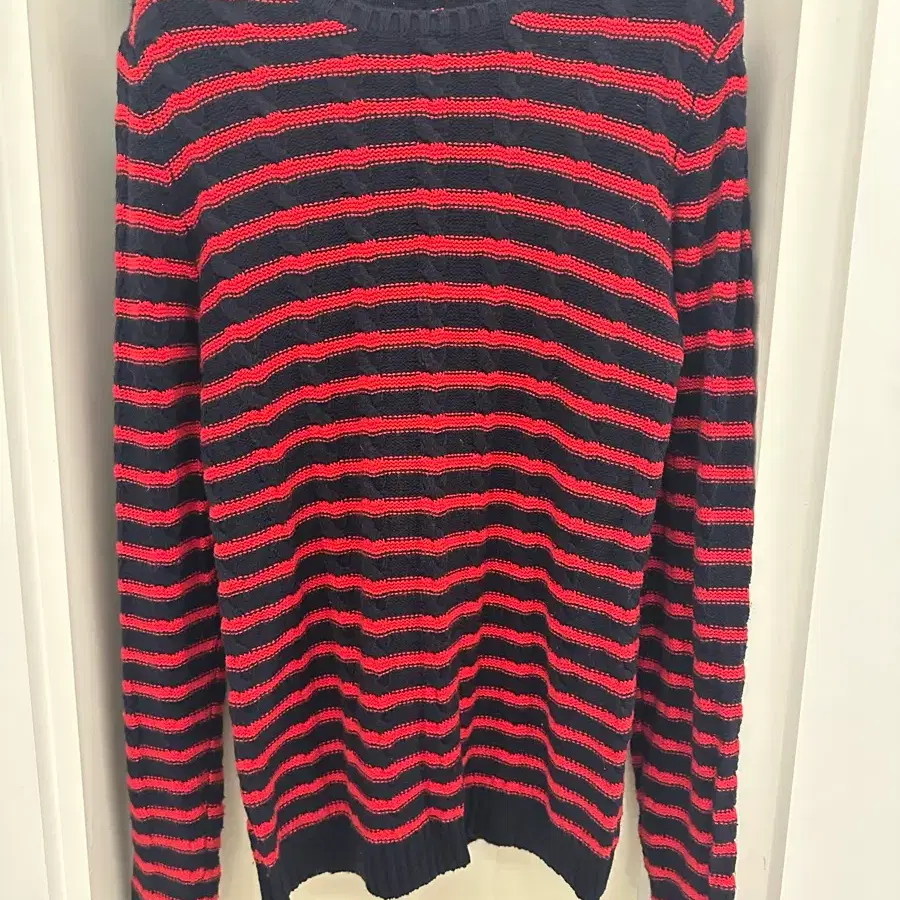 ZARA 블랙레드 니트