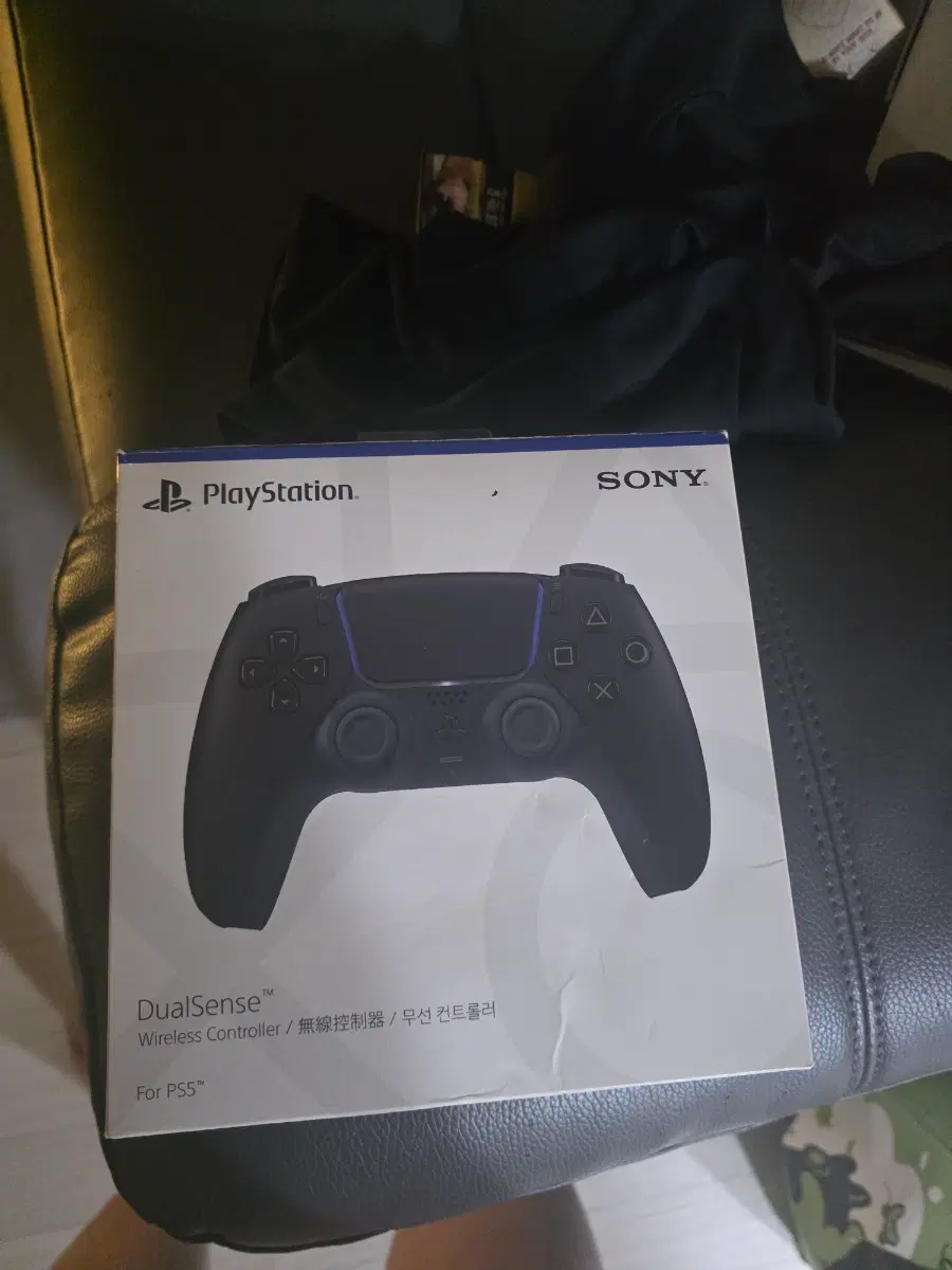 소니 듀얼센스 무선 컨트롤러 (PS5) 블랙 팝니다