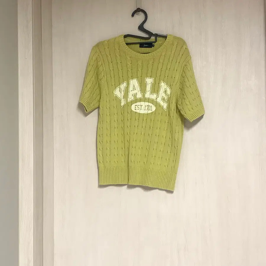 YALE 예일 케이블 반팔 니트 라임