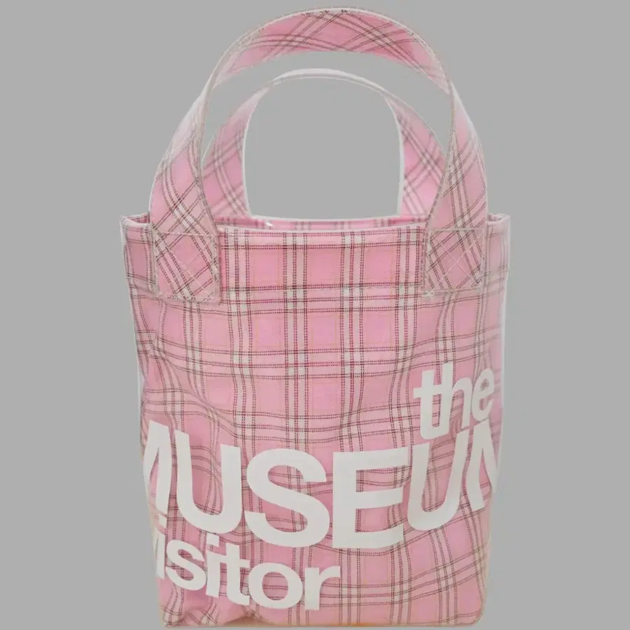 더뮤지엄비지터 PVC CHECK BAG (PINK)