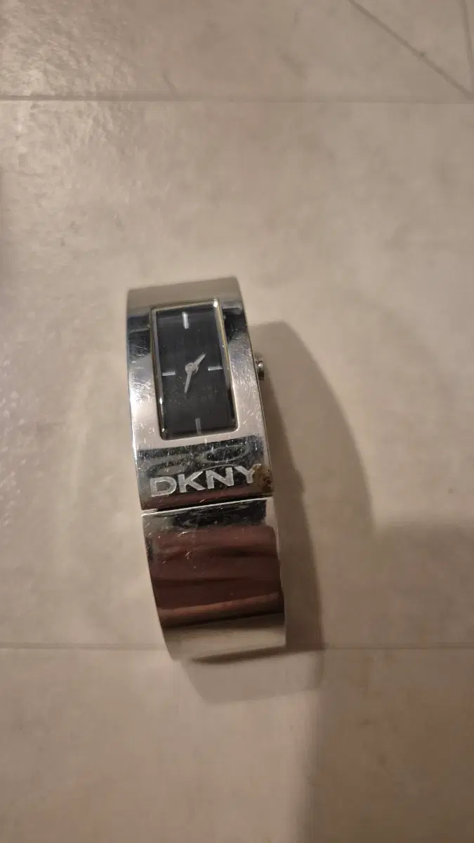 DKNY 실버 여성 팔찌 시계