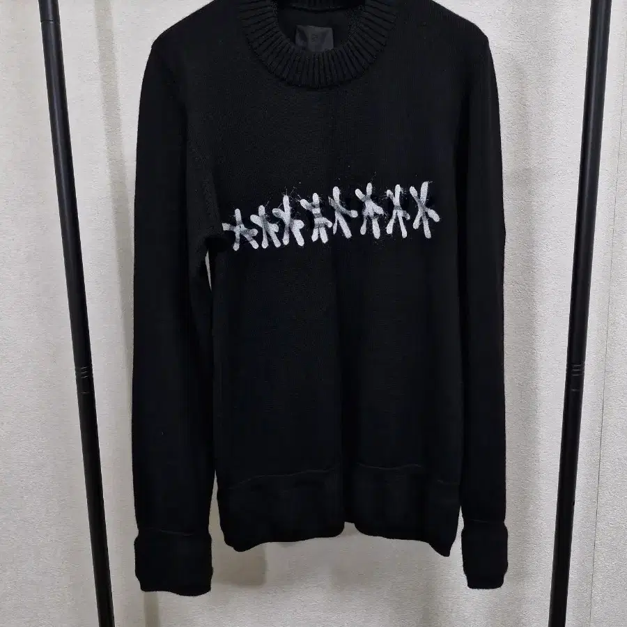 [S] 지방시 SS22 치토 그래피티 Flock 니트