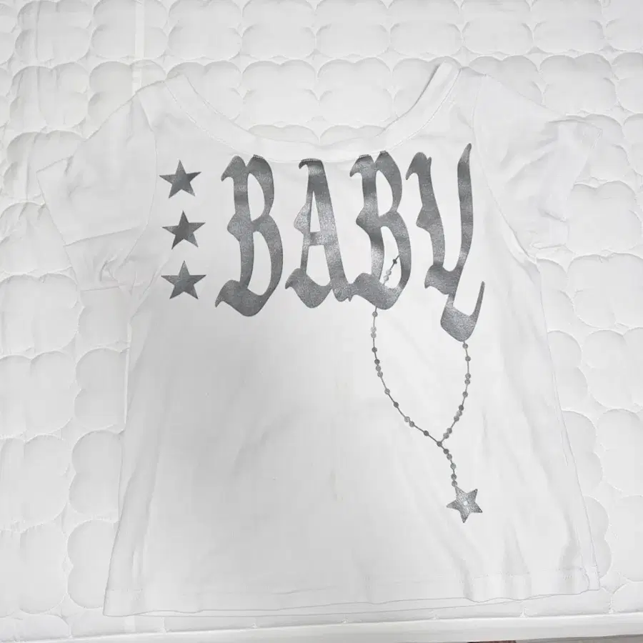 셋업이엑스이 BABY WIDE NECK TOP WHITE(아일릿원희핑크컬러착용)