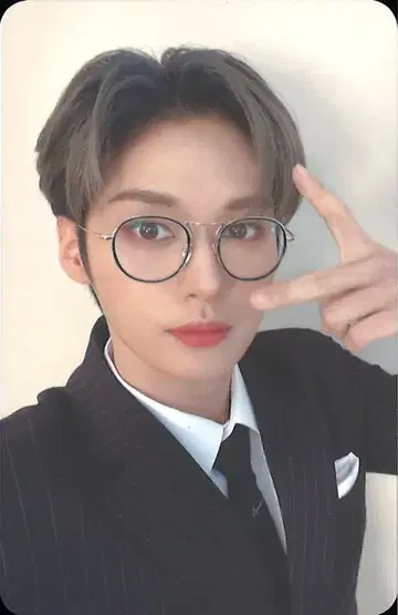StrayKids NACIFIC 콜라보 LeeKnow 트레이딩 카드 블랙 수트