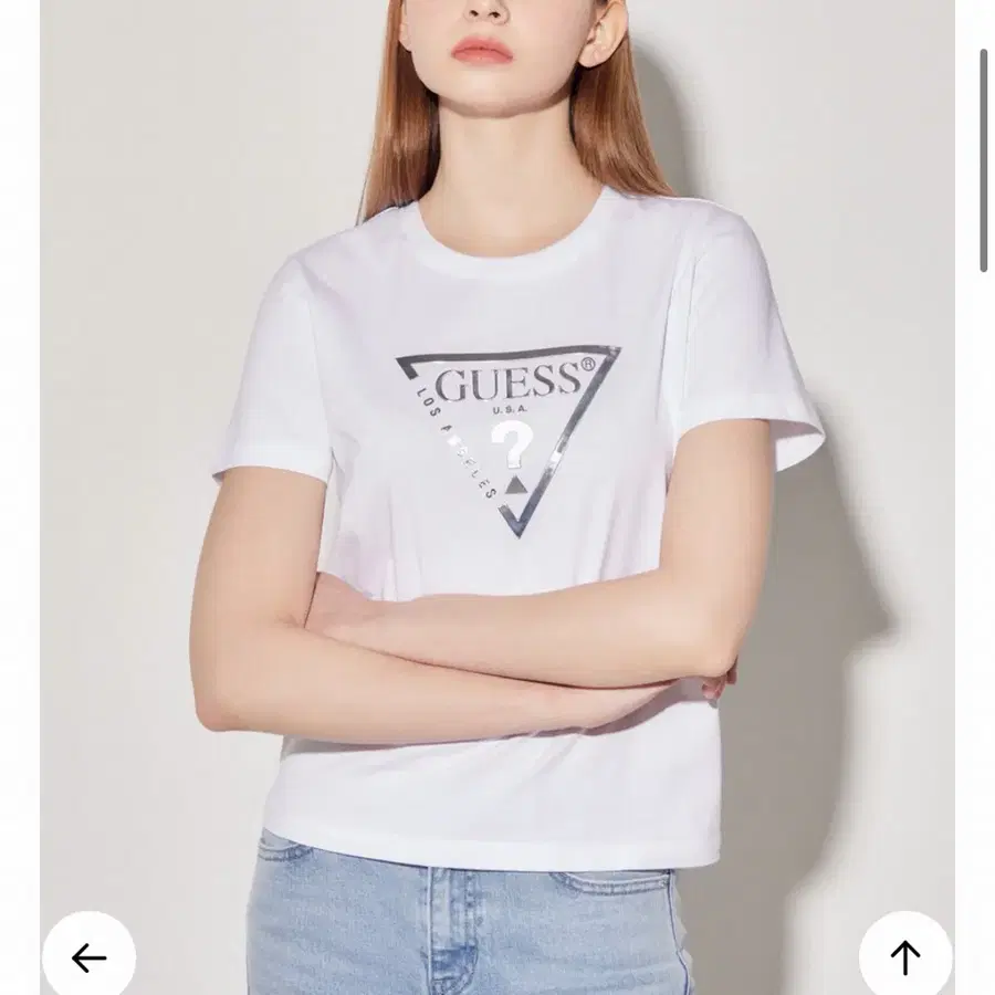 게스 화이트 여성실버빅삼각 반팔티셔츠