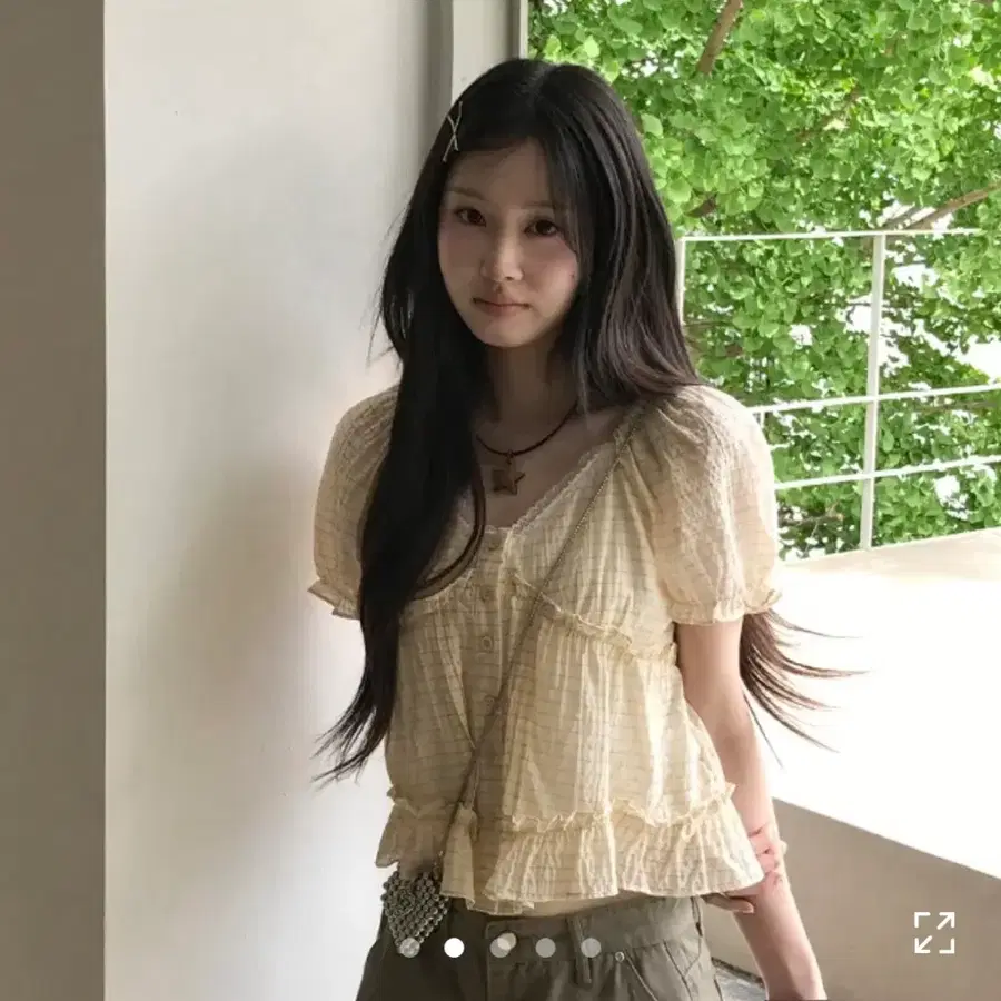 프릴 버튼 레몬 블라우스