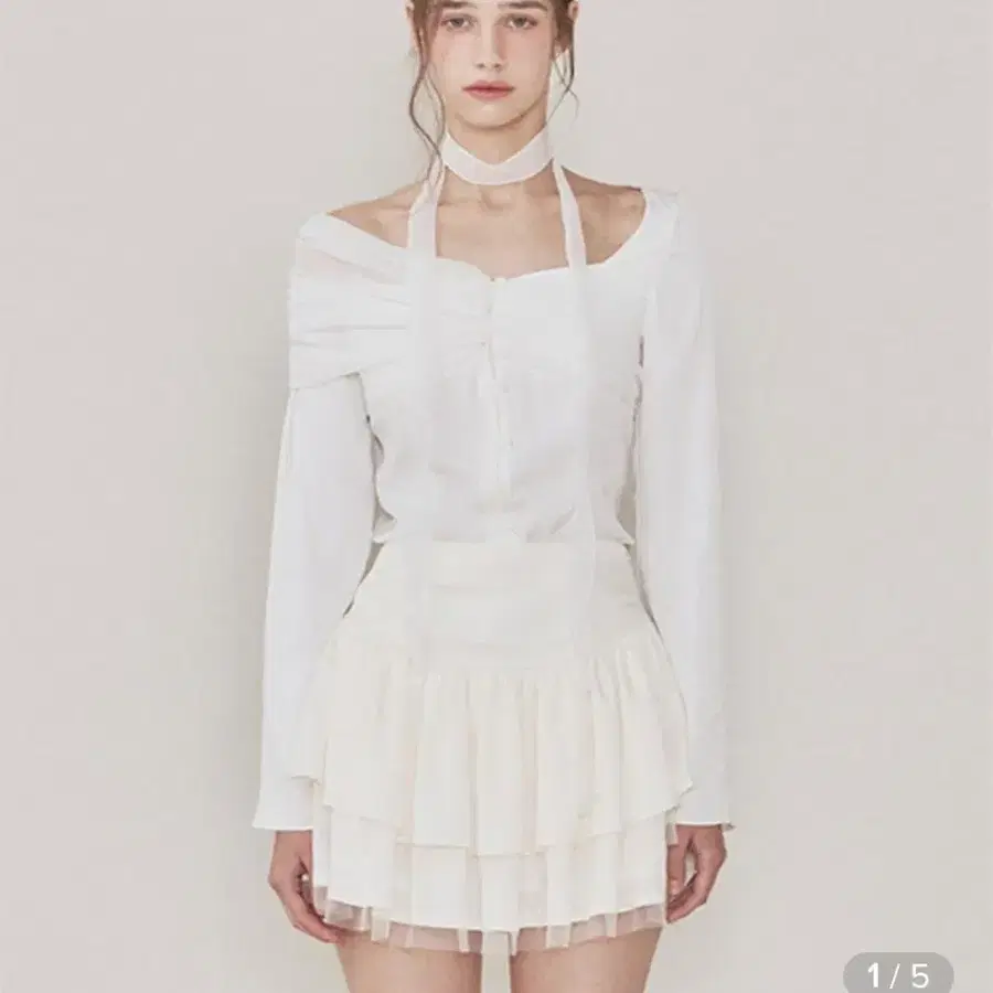 (새상품)낫유어로즈 Chloe 블라우스 M