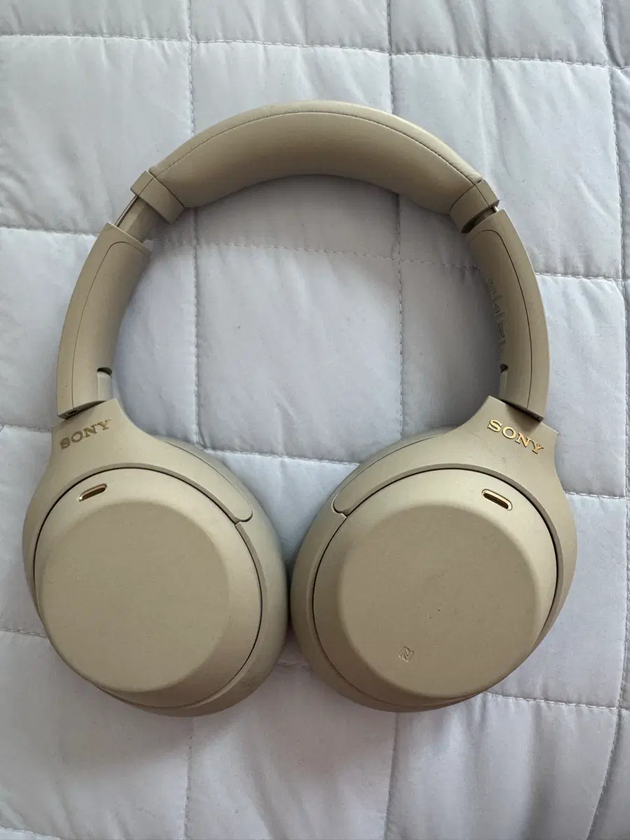 소니 WH-1000XM4 베이지