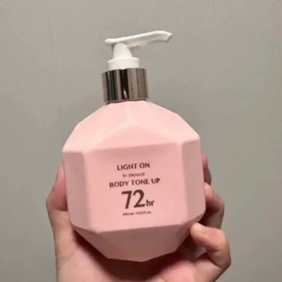 비오엠 라이트 온 인 샤워 바디 톤업 290ml
