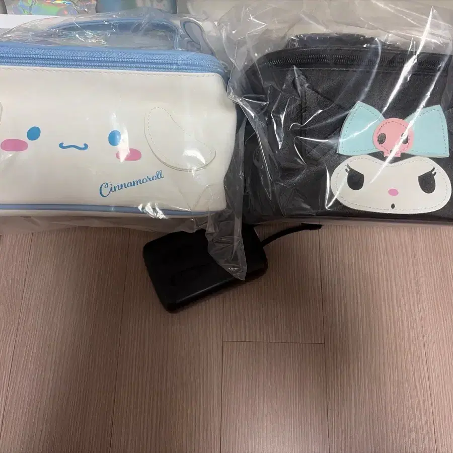 산리오 시나모롤 쿠로미 파우치 새상품