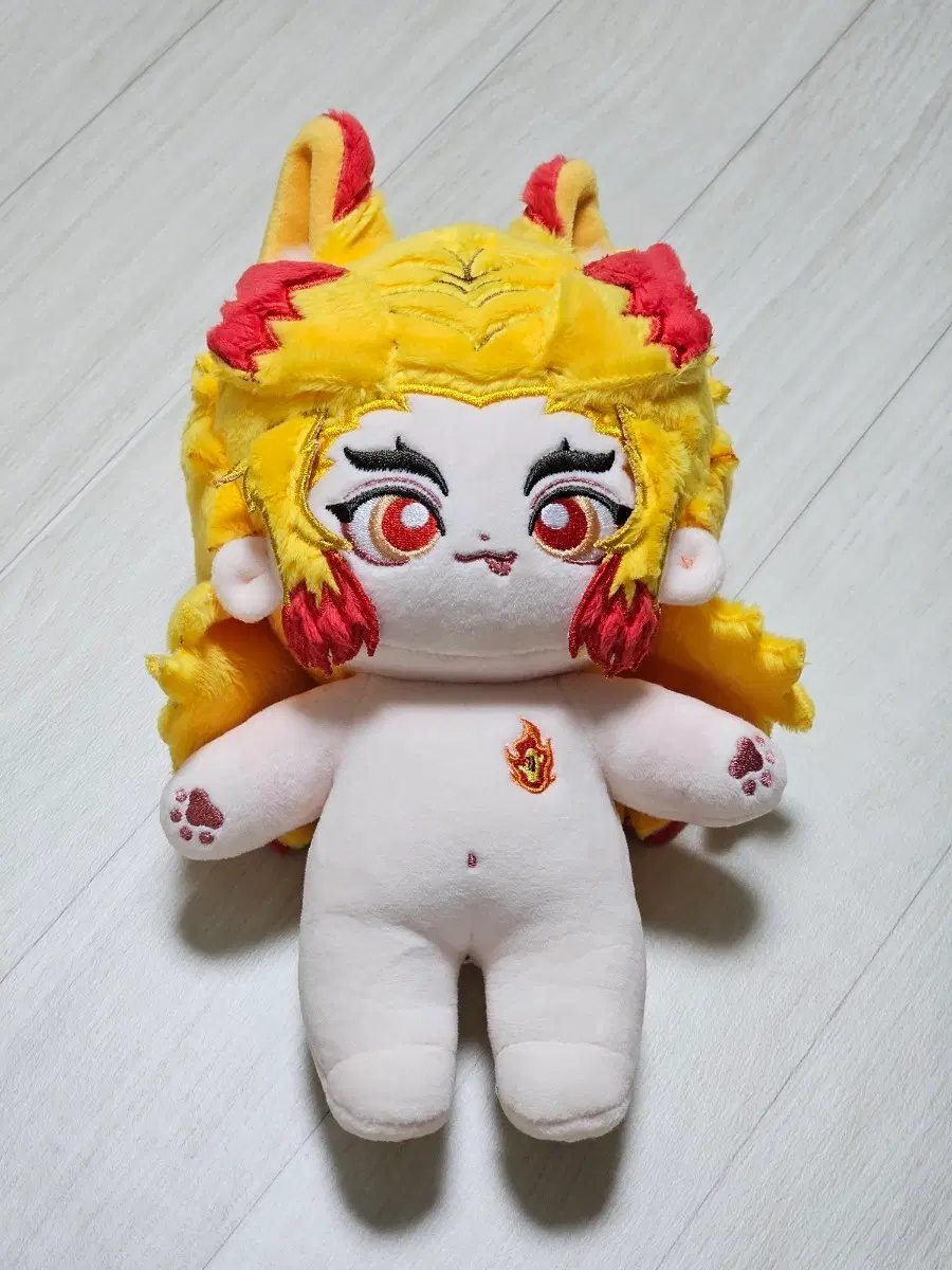귀멸의칼날 렌고쿠 쿄쥬로 속성 솜인형 20cm 판매합니다(뼈깅)