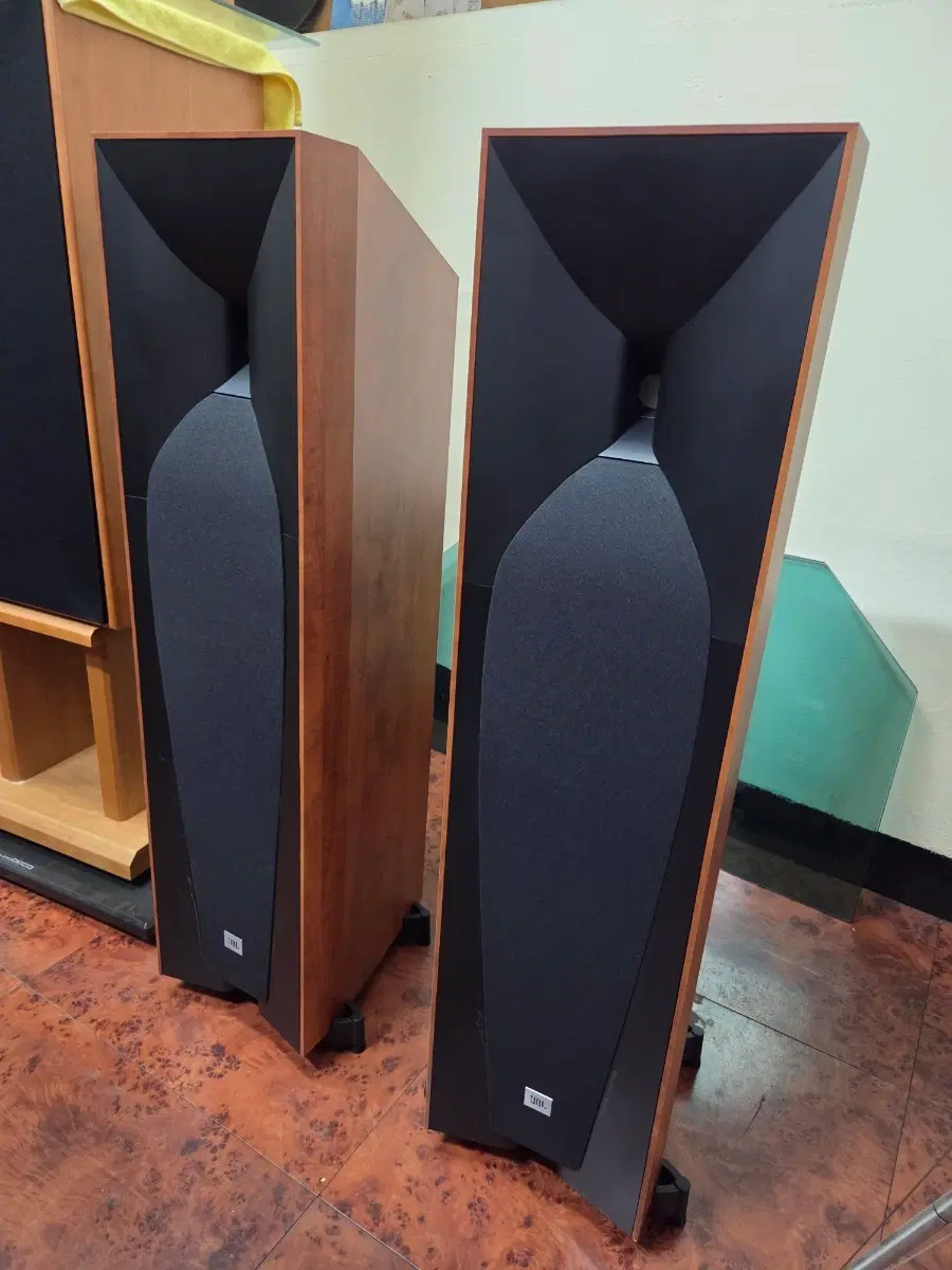 JBL STUDIO 570