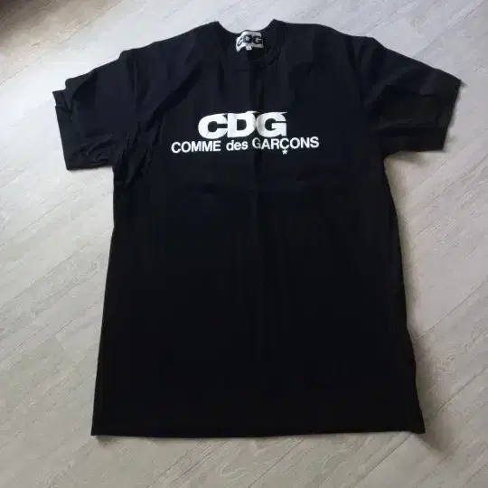 꼼데가르송 CDG 로고 반팔티 블랙