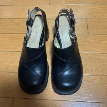 새상품 키다리 아저씨 샌들 23.5