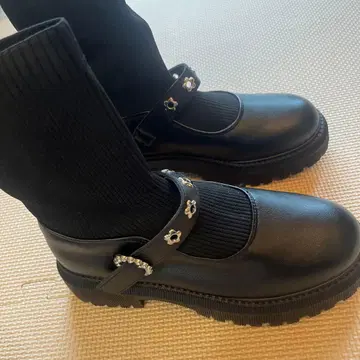 새상품급 여성용 블랙 가죽 통굽 숏부츠 38 24cm