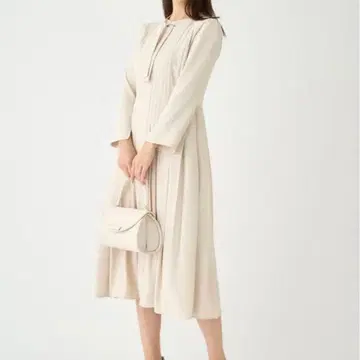 [새상품급] 셀포드 보타이 달린 무릎 기장 원피스 베이지