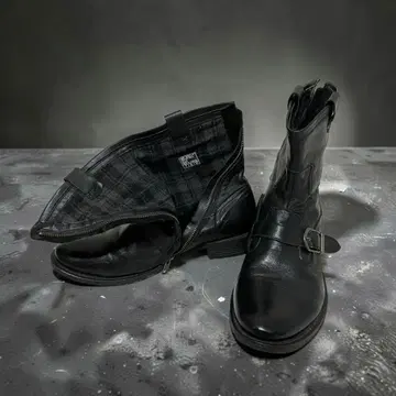00s Archive Black Leather Boots Side Zip