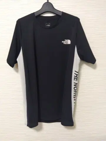 새상품급 가로 멋쟁이 THE NORTH FACE 티셔츠 블랙 M 사이즈