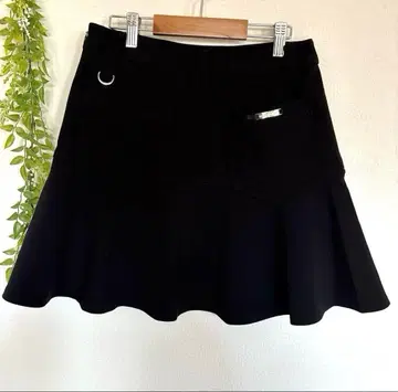 새상품급 M.U SPORTS 블랙 플레어 스커트