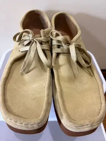 Clarks Wallabee