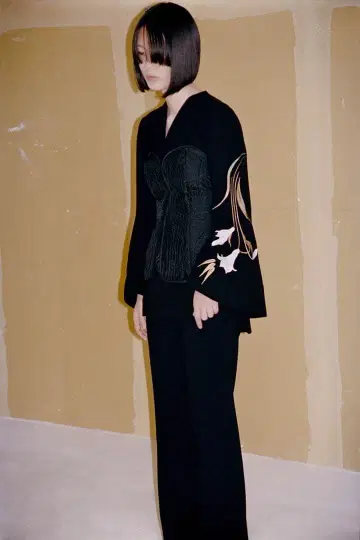 Triacetate Floral Embroidery Blouse