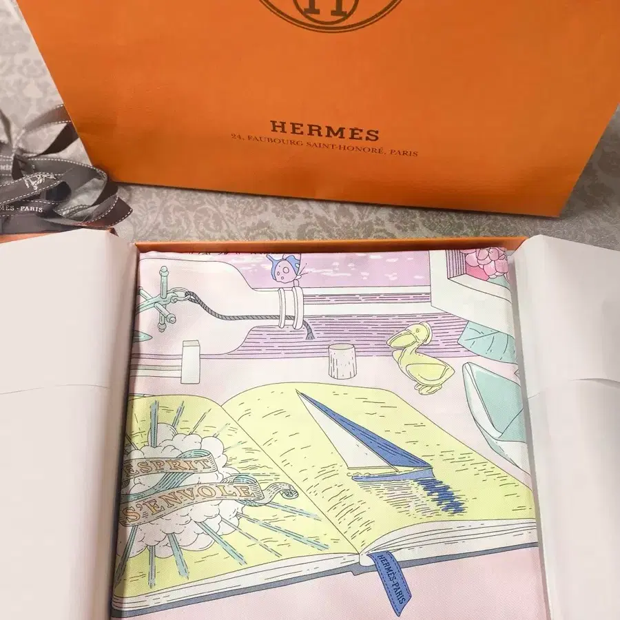 [새상품] 에르메스 까레 90 '레스프리 상볼' 핑크 풀구성
