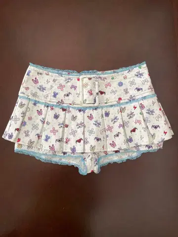 [1회 착용만] CFIERCE / 화이트 Sticker Plated Skirt