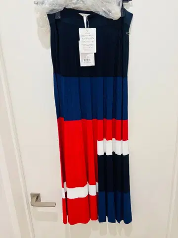 타미힐피거 스커트 미사용 새상품