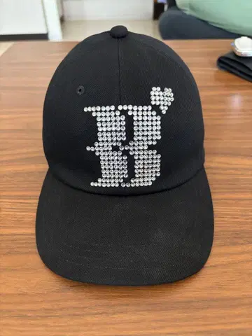 BASICKS 큐빅 캡 블랙