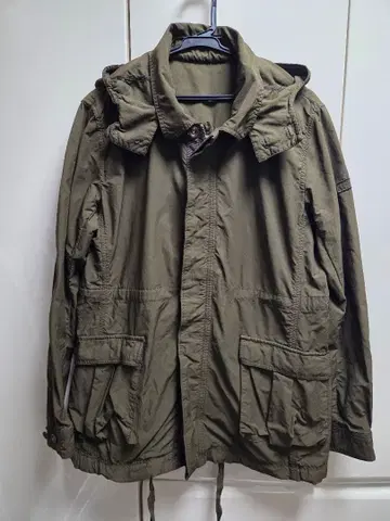미사용급 새상품급 타트라스 나일론 자켓 올리브 그린 L