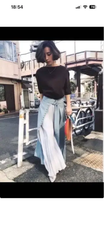레이어드 플리츠 롱 스커트 라이트 블루